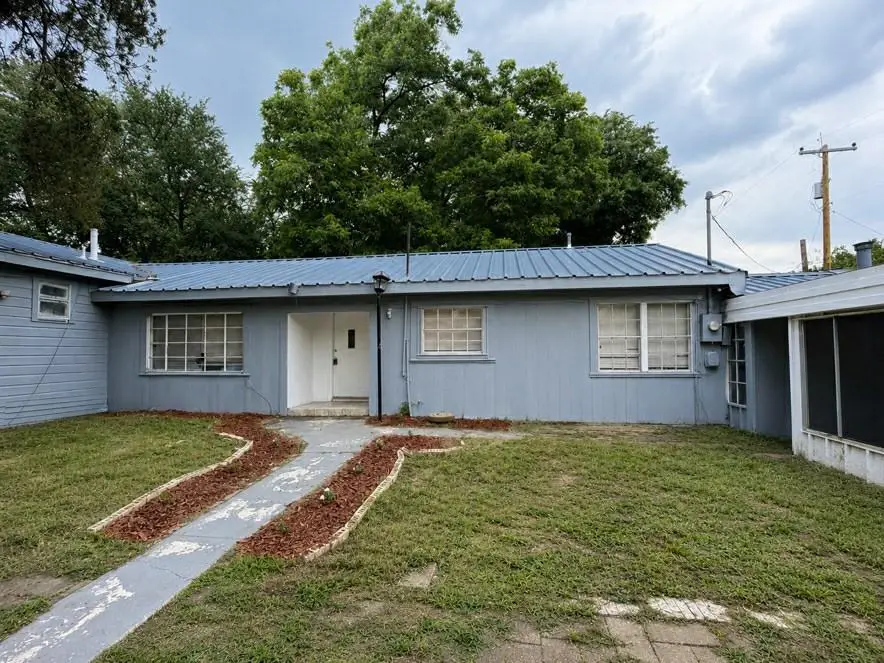 103 W Beaumont, Thrall, TX 76578 - #1