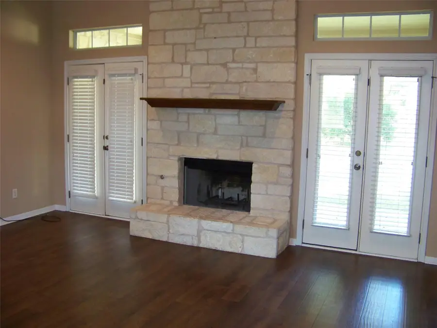 1400 T H Johnson Dr, Taylor, TX 76574 - Image #2