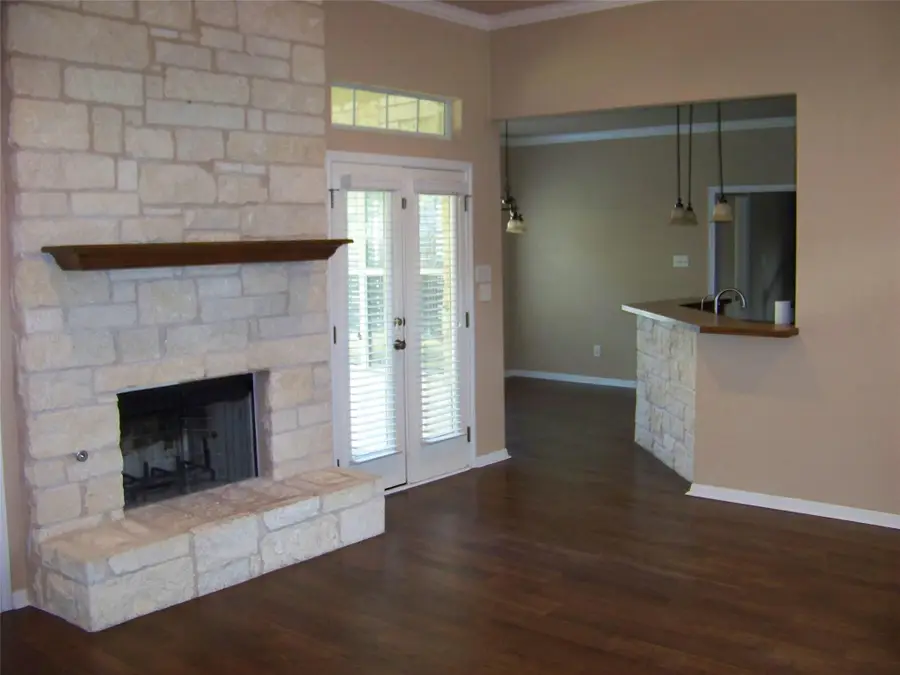 1400 T H Johnson Dr, Taylor, TX 76574 - Image #3