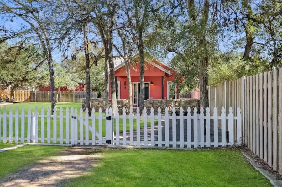 241 Haydon St, Dripping Springs, TX 78620 - #3