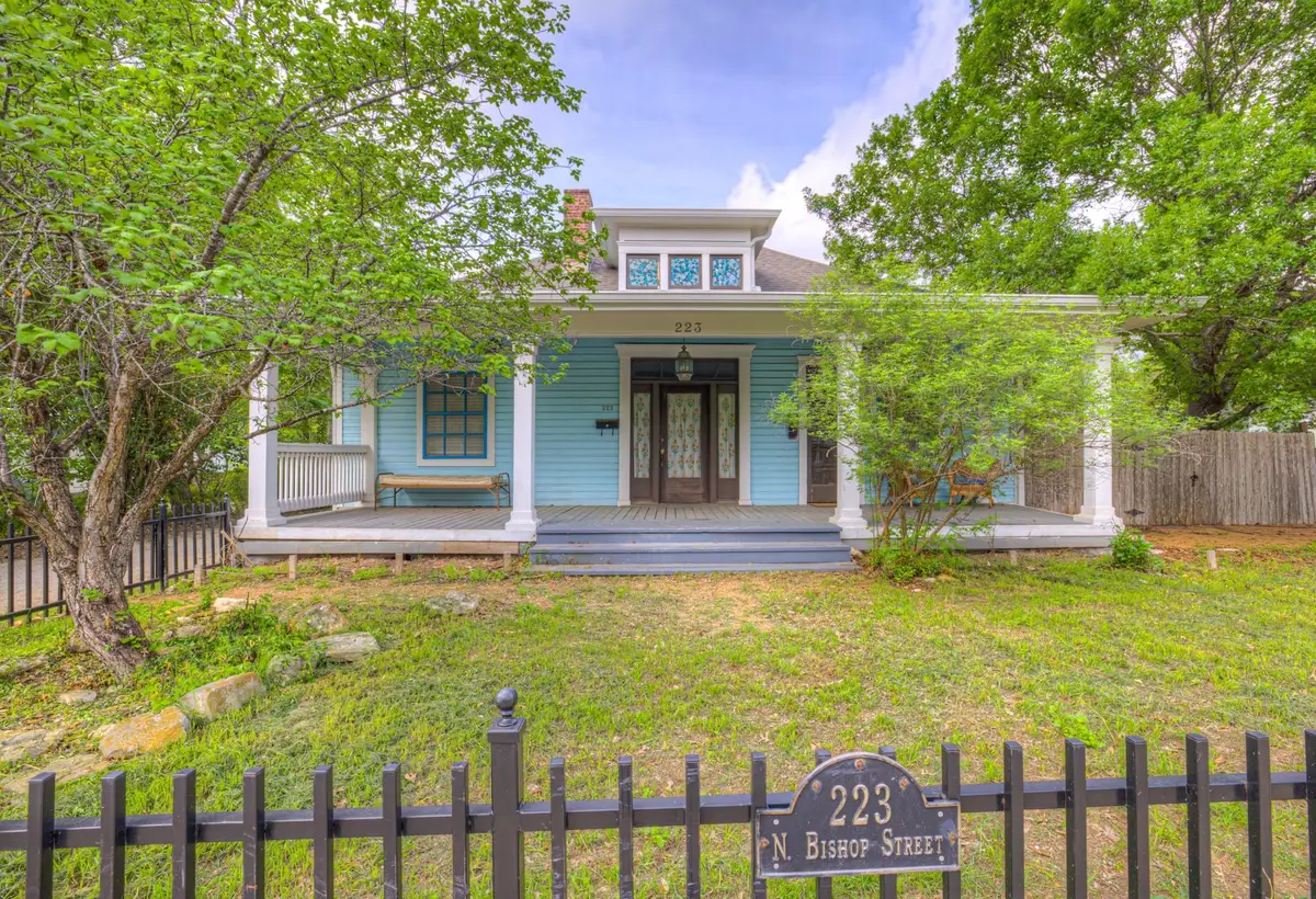 223 N Bishop St, San Marcos, TX 78666 - #1