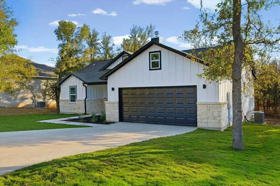 105 E Keomuku Ln, Bastrop, TX 78602 - Image #2