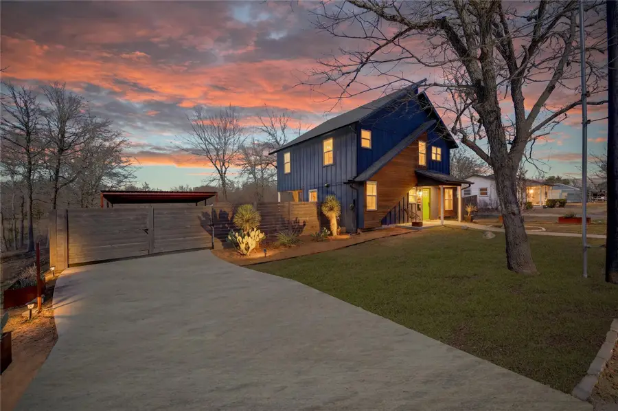 739 Pear St, Lockhart, TX 78644 - #2