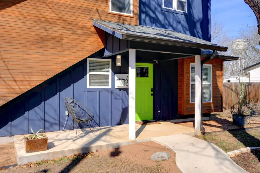 739 Pear St, Lockhart, TX 78644 - #3