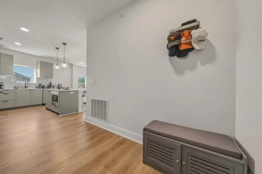 2500 Longview St #300, Austin, TX 78705 - #3