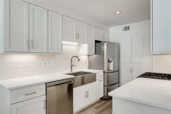 505 W 7th St #102, Austin, TX 78701