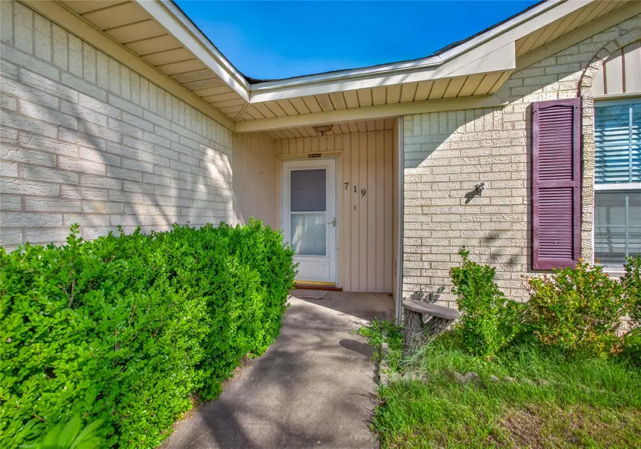 719 W Karnes Dr, Robinson, TX 76706 - #3