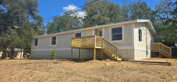 1120 Ainsworth St, Gonzales, TX 78629