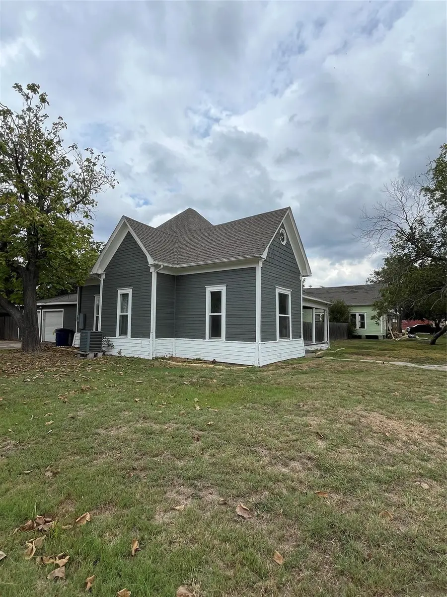 246 W Clark St, Bartlett, TX 76511 - Image #3