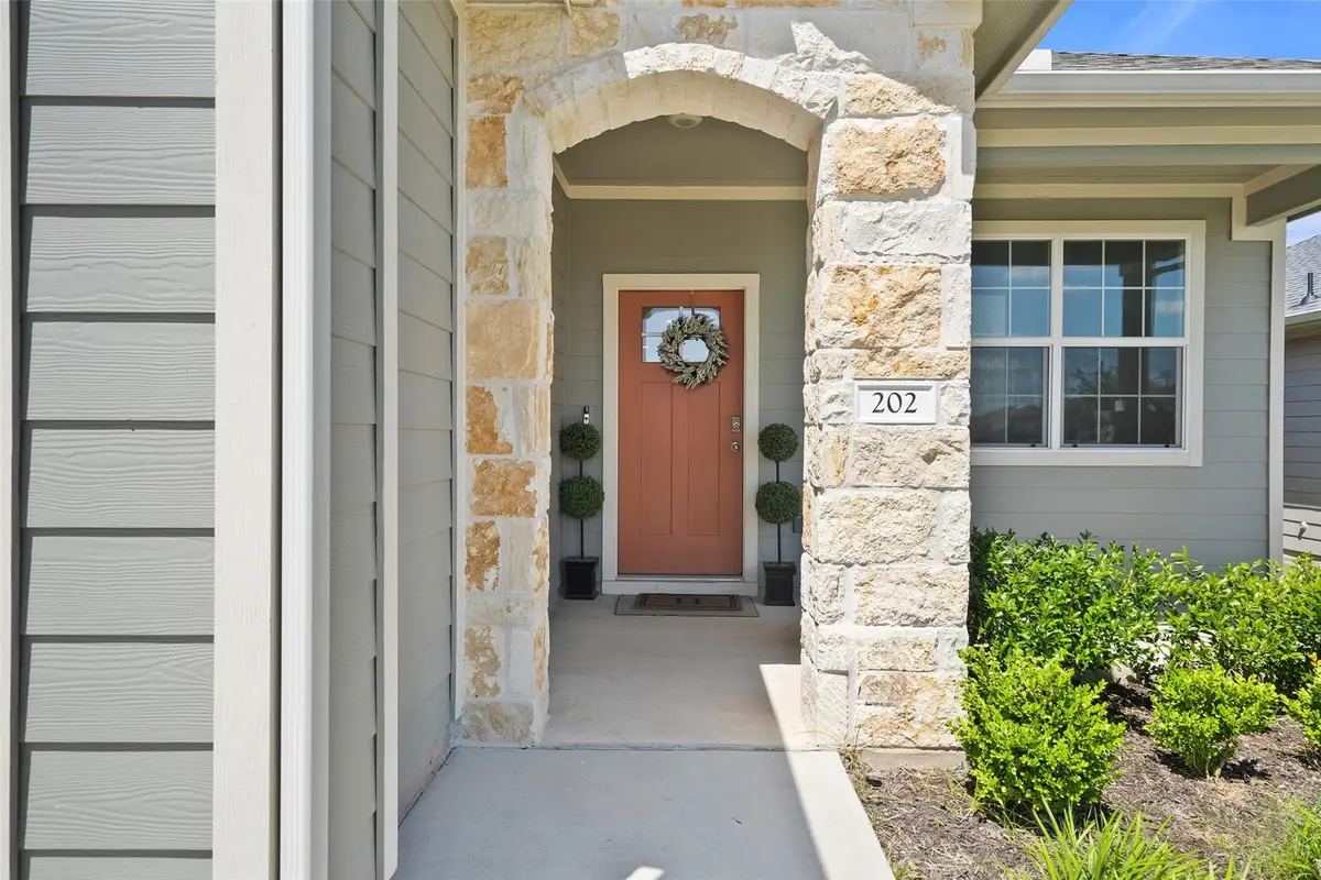 202 Barton Creek Ln, Hutto, TX 78634 - #1