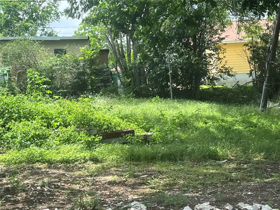 711 Burkett St, Taylor, TX 76574 - #3