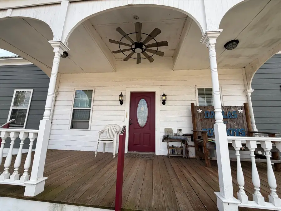 1094 N Von Minden St, La Grange, TX 78945 - #2