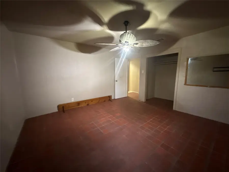 220 Stratford Ct, San Antonio, TX 78223 - #3