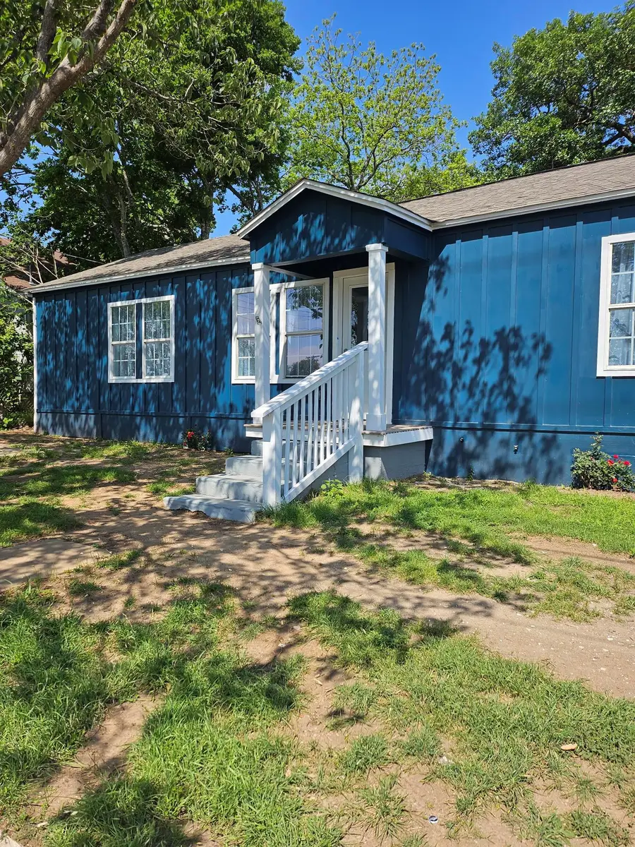 103 N Rhomberg St, Burnet, TX 78611 - #2