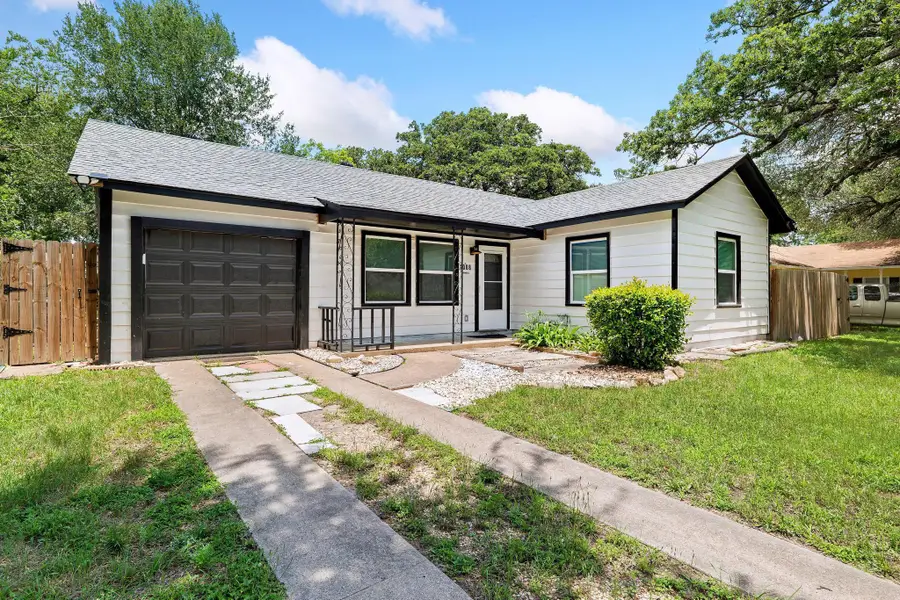 1008 Haley Ave, Rockdale, TX 76567 - #2