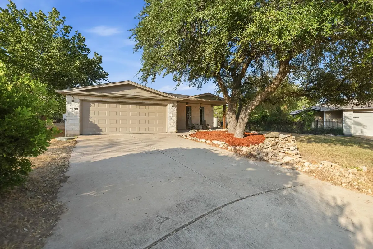3209 Eisenhower Ave, Lago Vista, TX 78645 - #1