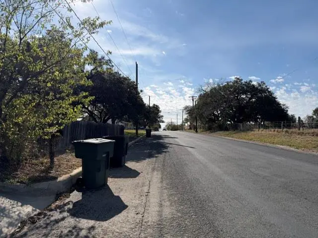 207 S Creek St, Fredericksburg, TX 78624 - Image #2