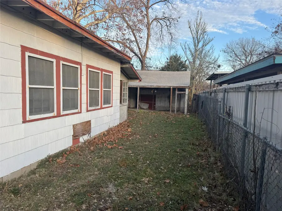 1115 Kirk Ave, Austin, TX 78702 - Image #2