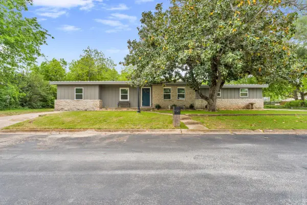407 E Kerr St, Burnet, TX 78611