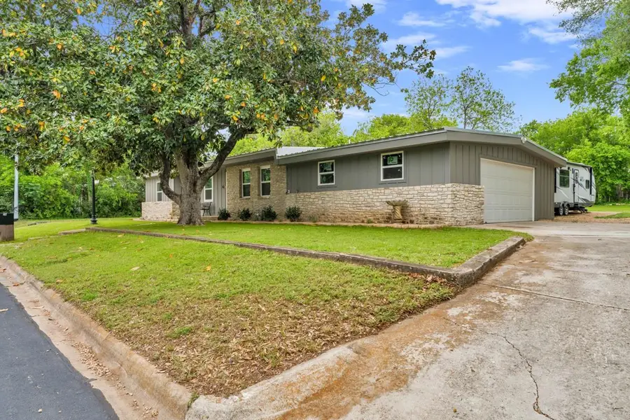 407 E Kerr St, Burnet, TX 78611 - #2