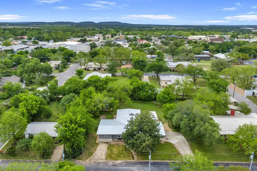 407 E Kerr St, Burnet, TX 78611 - #3