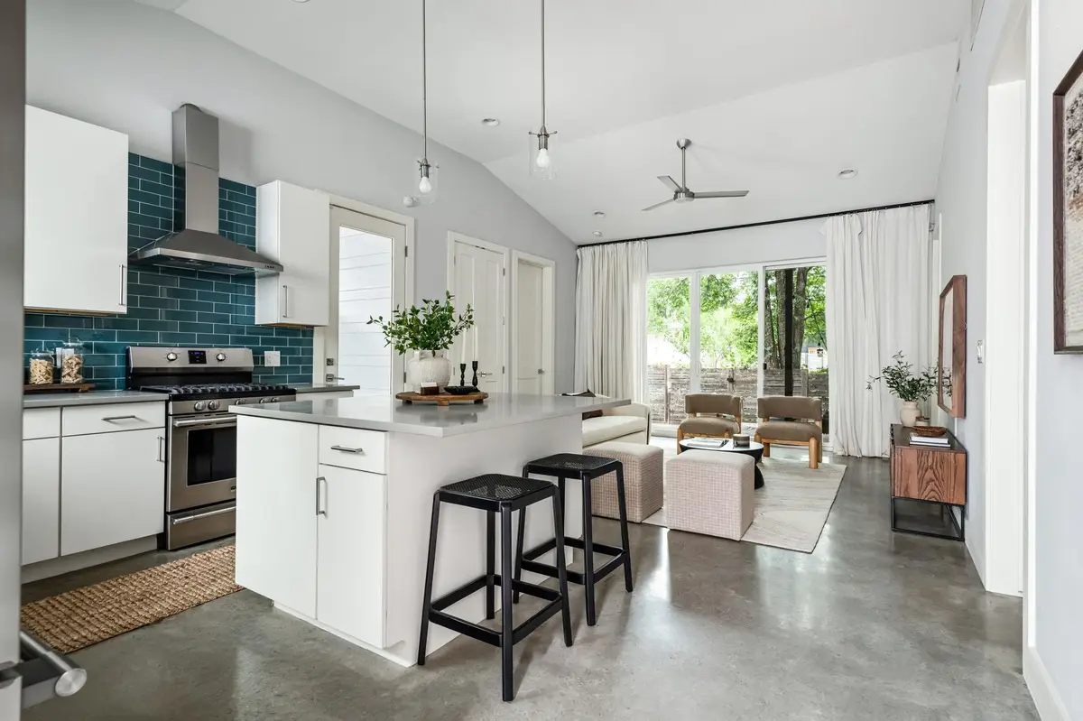 1703 Perez St #2, Austin, TX 78721 - #1