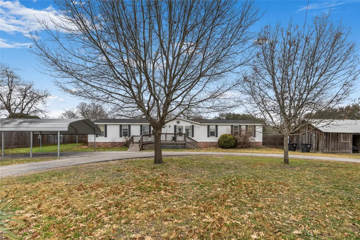 1005 Baumgarten St, Schulenburg, TX 78956 - #1