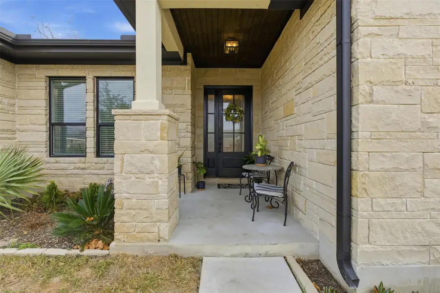 1905 S College St, Georgetown, TX 78626 - Image #2