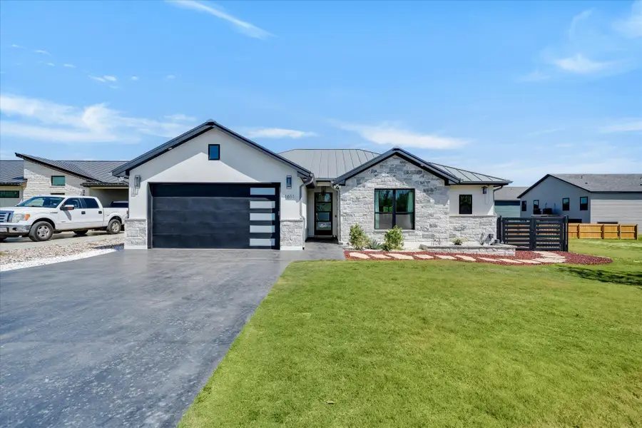 1611 Johnson St, Marble Falls, TX 78654 - #2