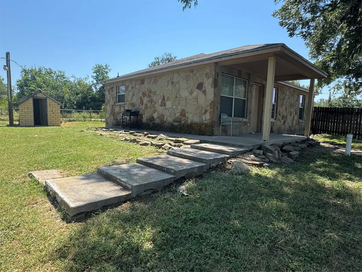 200 N 7th St, Lometa, TX 76853 - Image #1