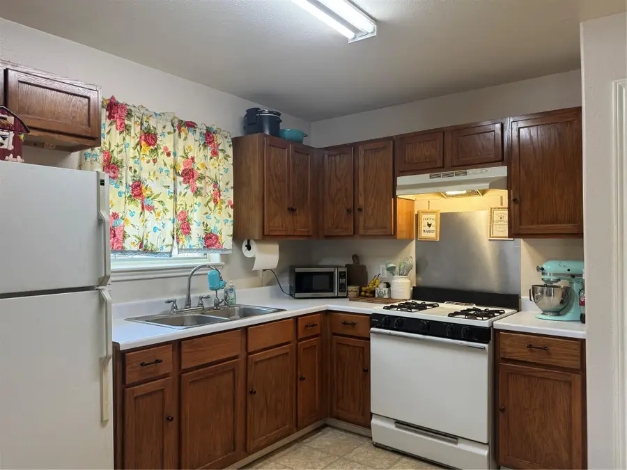 200 N 7th St, Lometa, TX 76853 - Image #2