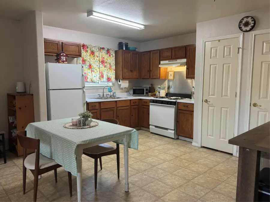 200 N 7th St, Lometa, TX 76853 - Image #3