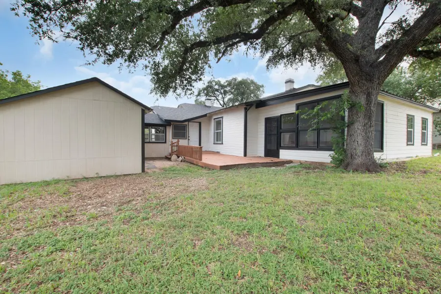 1414 E 4th St, Lampasas, TX 76550 - Image #3