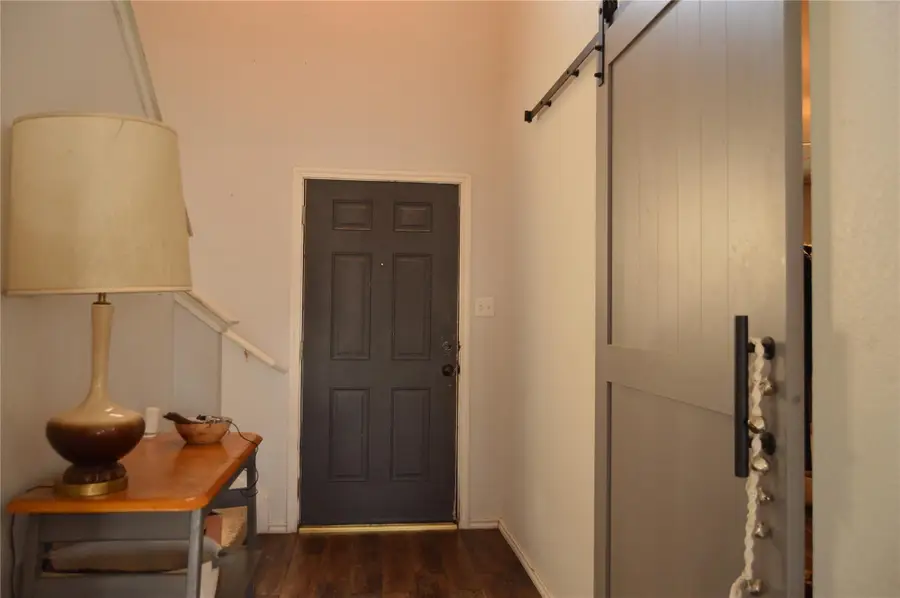 2206 Canvas Back Dr, Taylor, TX 76574 - Image #2