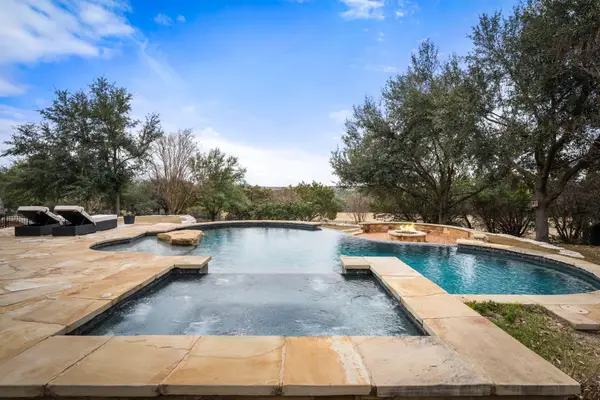 2024 University Club Dr, Austin, TX 78732