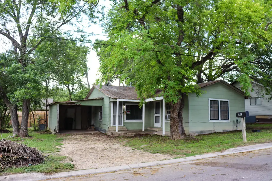 803 Third St, Lockhart, TX 78644 - #2