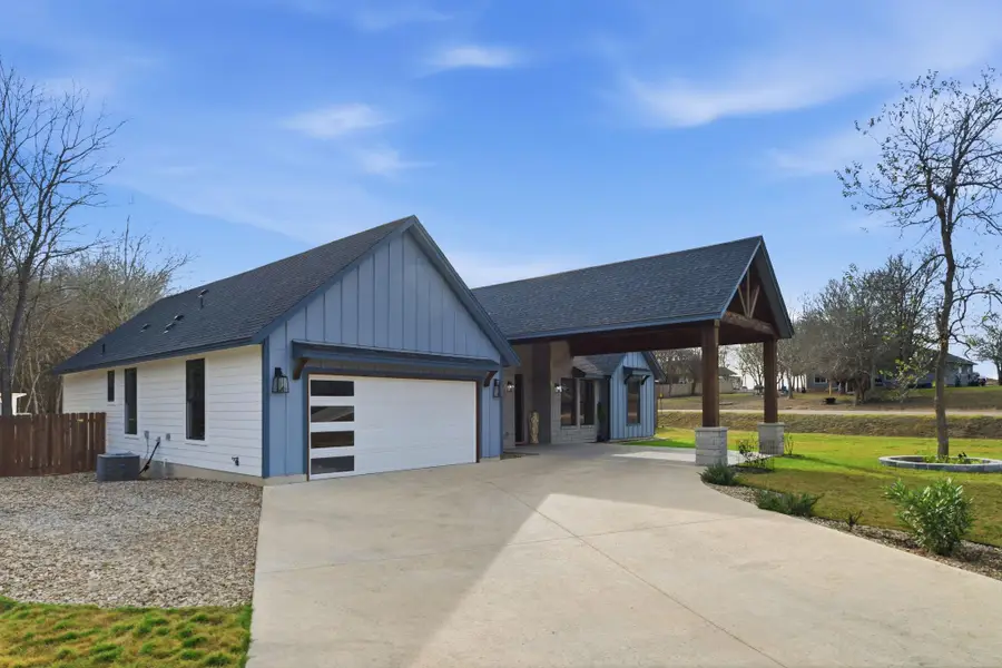 105 Laumaia Ln, Bastrop, TX 78602 - #2