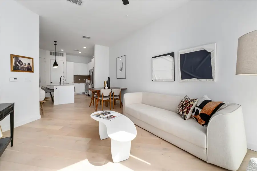 800 Embassy Dr #421, Austin, TX 78702 - Image #2