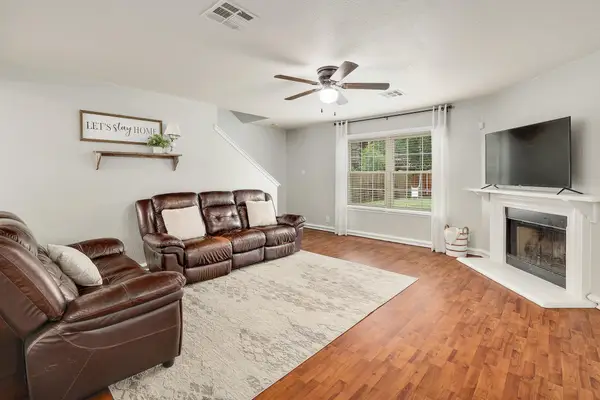 335 Mistletoe Ln, Kyle, TX 78640