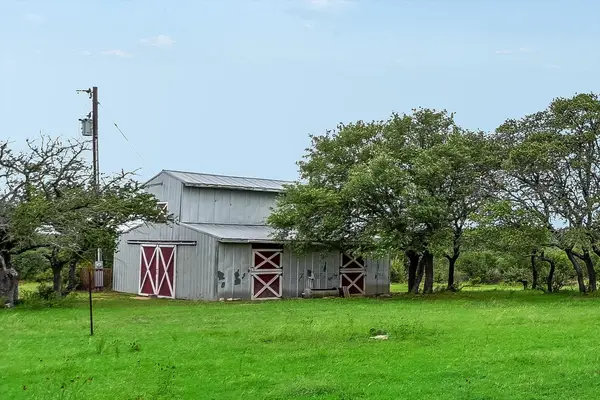 320 Valley Oak Dr, Dripping Springs, TX 78620