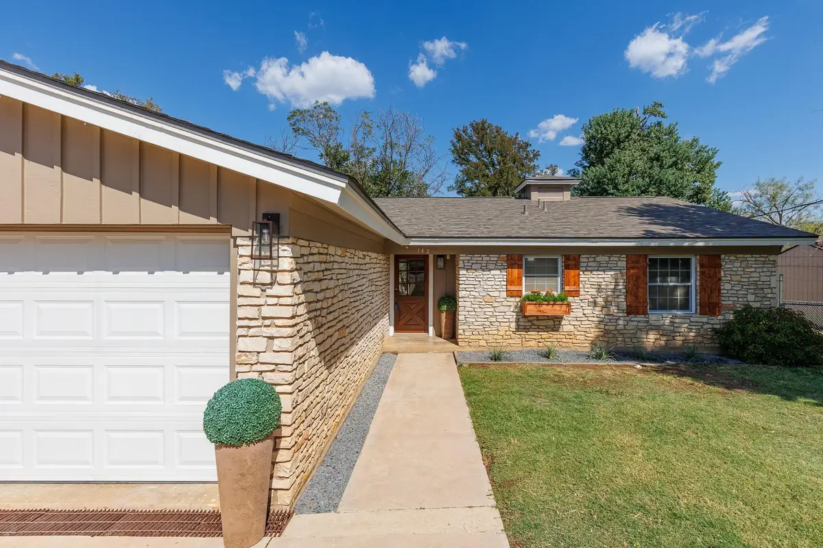 142 Lakeshore Dr, Horseshoe Bay, TX 78657 - #1