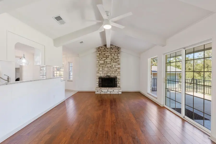 142 Lakeshore Dr, Horseshoe Bay, TX 78657 - #2