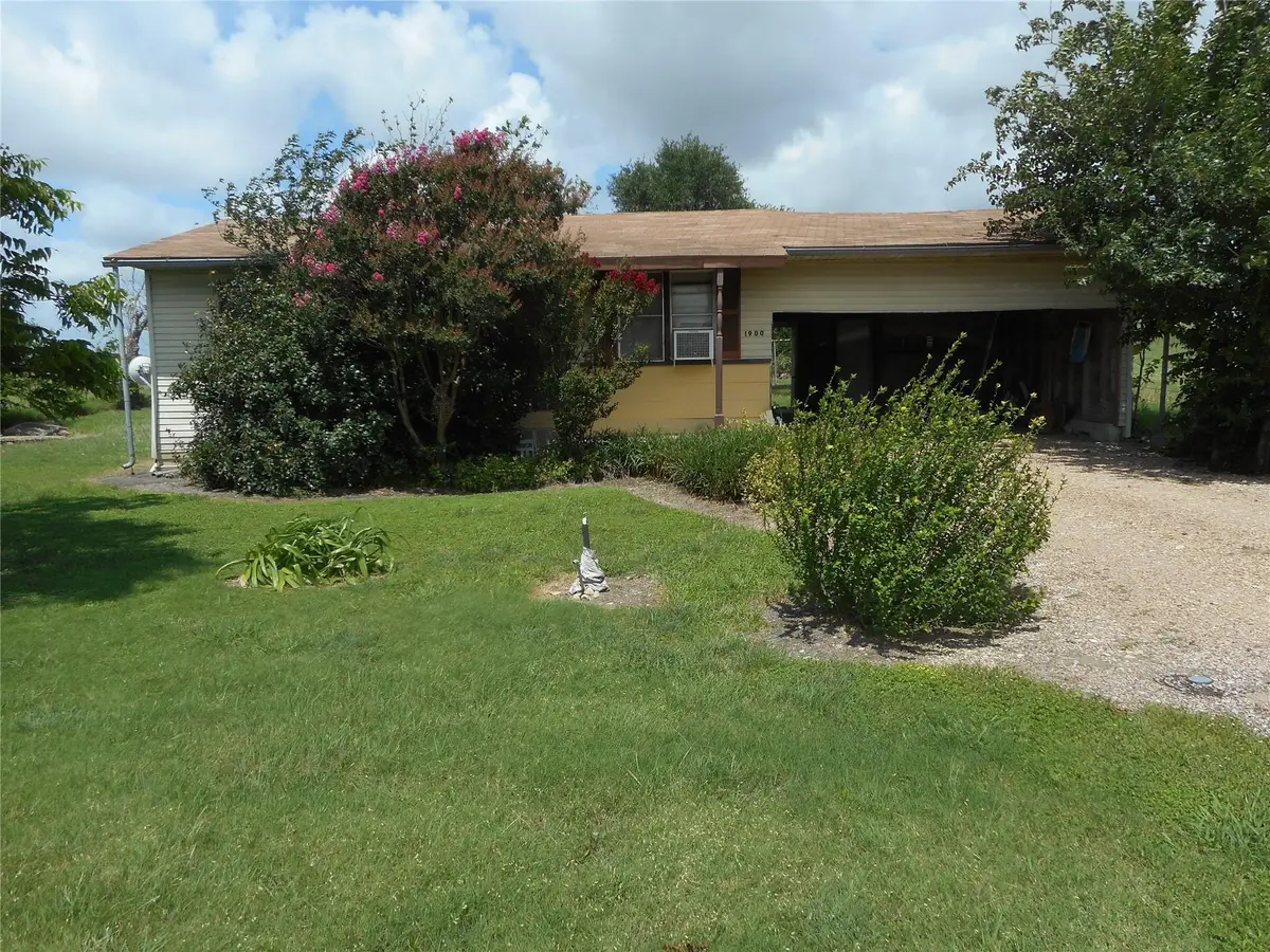 1900 S Main St, Taylor, TX 76574 - #1