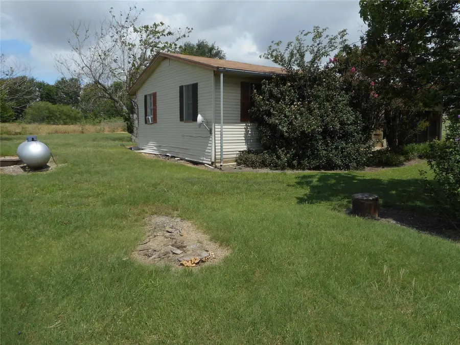 1900 S Main St, Taylor, TX 76574 - #3