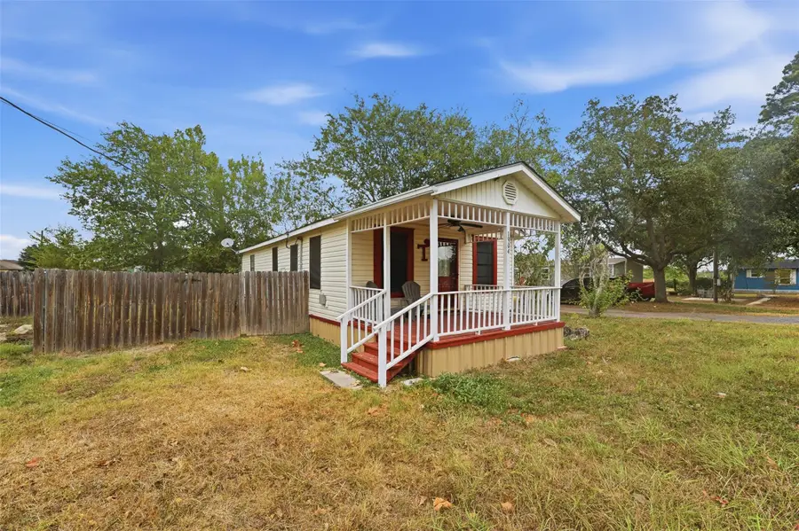 1904 Dreyer Ln, Gonzales, TX 78629 - #2