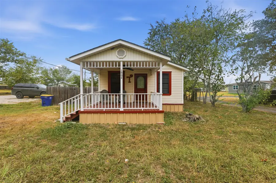 1904 Dreyer Ln, Gonzales, TX 78629 - #3