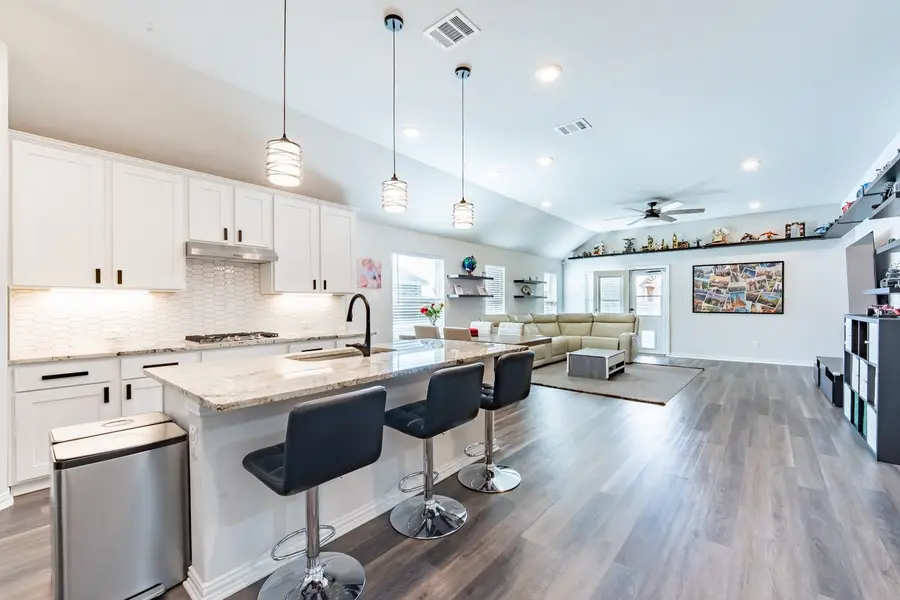 402 Pulitzer Dr, Hutto, TX 78634 - #2