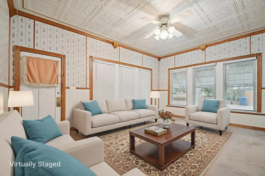 611 N Main St, Elgin, TX 78621 - #2