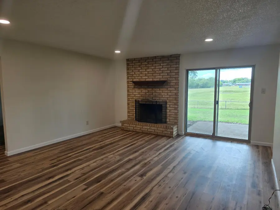 112 E Hogan Dr, Copperas Cove, TX 76522 - #3