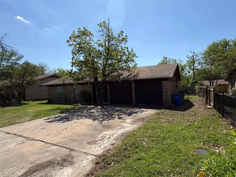 709 Drake Ln, Taylor, TX 76574 - #2